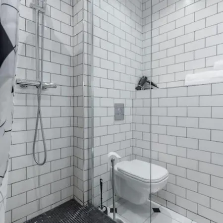 Droite - Bright In The Old Town