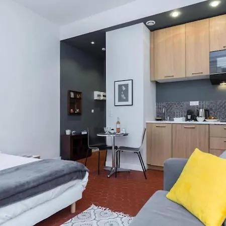 Droite - Bright In The Old Town Apartment