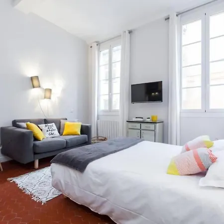 Droite - Bright In The Old Town Apartment